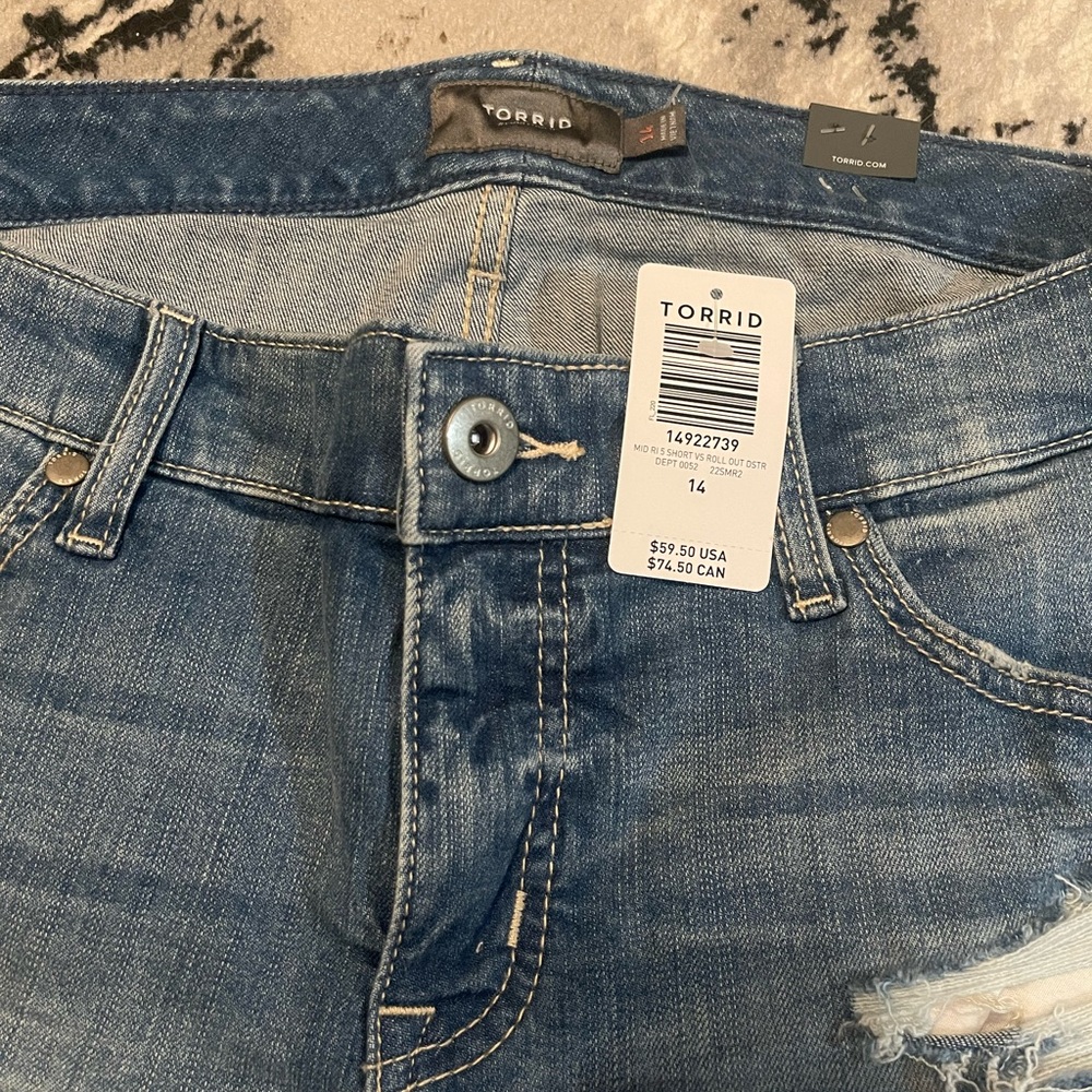 NWT Torrid denim cut off shorts - Picture 2 of 7